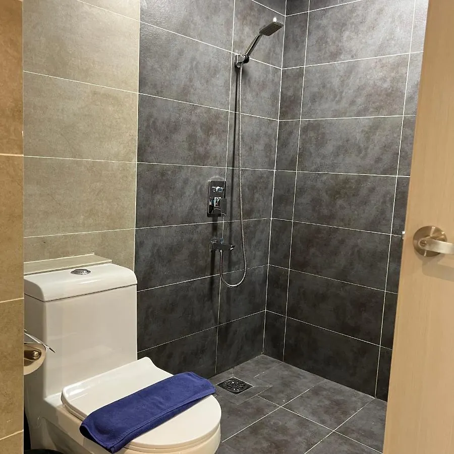 Arusuites Tanjung Aru Kota Kinabalu - Laxzone Suite 0*,  Malaisie