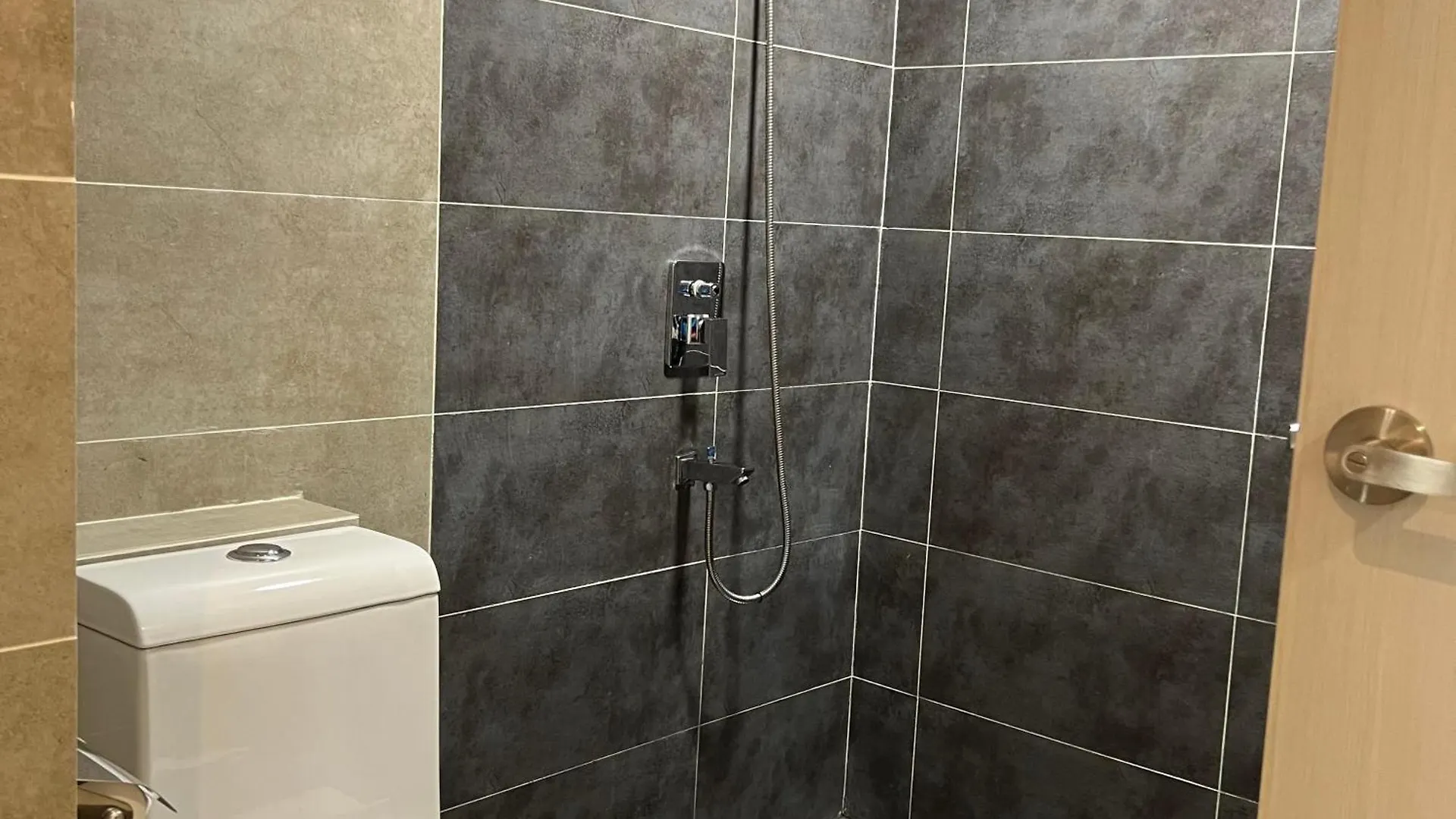 Arusuites Tanjung Aru Kota Kinabalu - Laxzone Suite Malesia