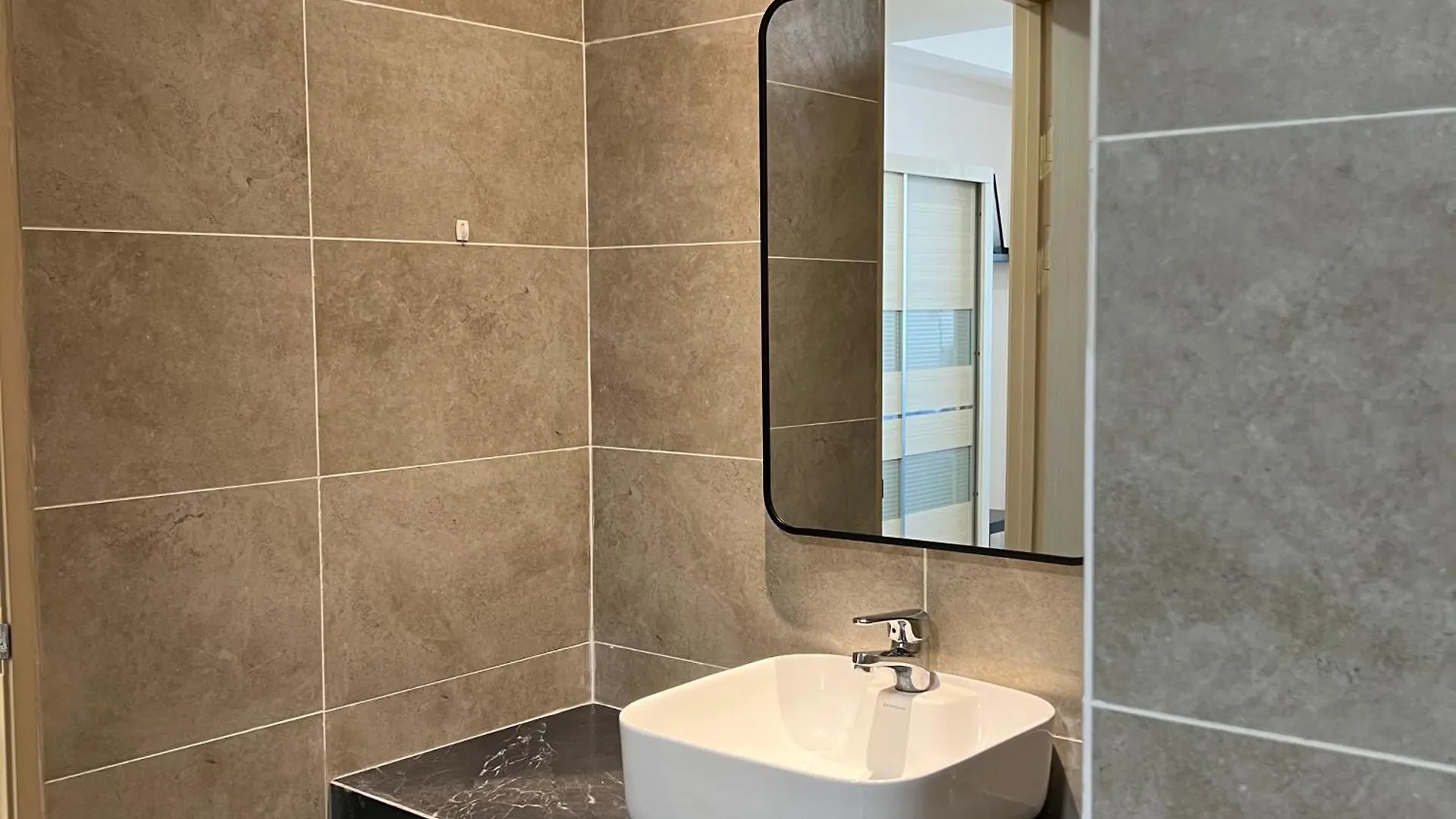 Arusuites Tanjung Aru Kota Kinabalu - Laxzone Suite